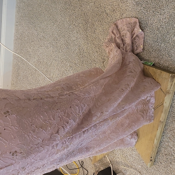 Formal dress - Picture 3 of 8